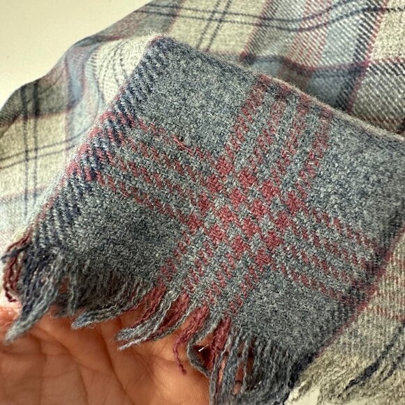 Ben Nevis Pure New Wool Plaid Triangle Scarf Gray Fringe Great Britain Preppy - Picture 4 of 9